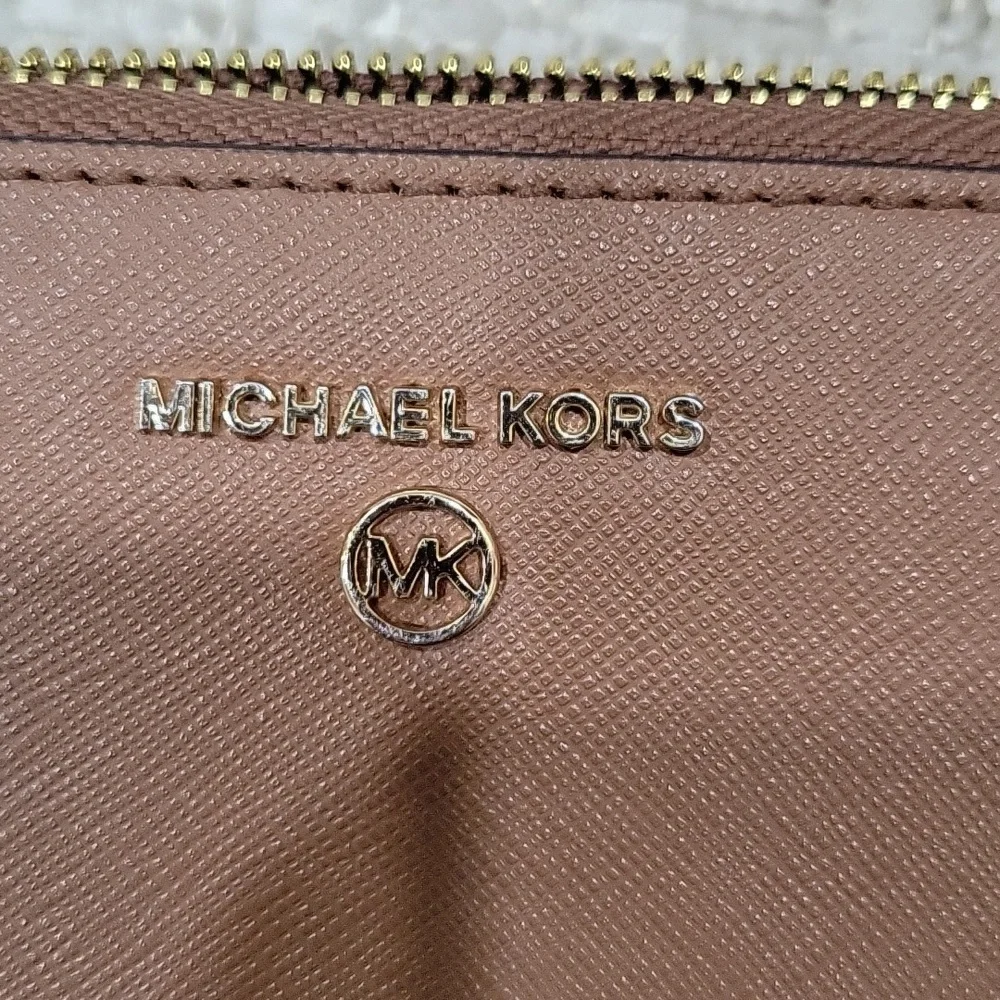 Nice Michael Kors Brown Saffiano Leather Zip Around Wallet! - Picture 14 of 14